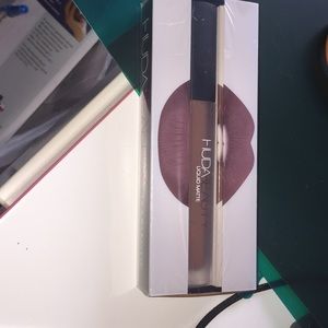 Huda beauty liquid matte lipstick in shade flirt